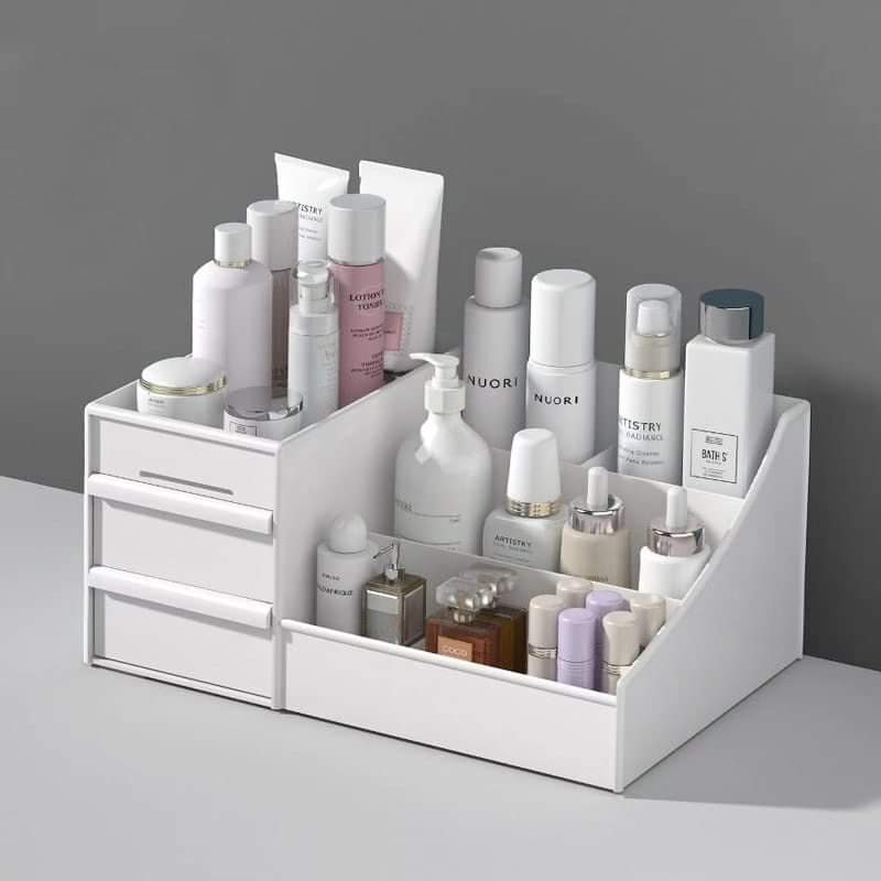 Large capacity make up organizer