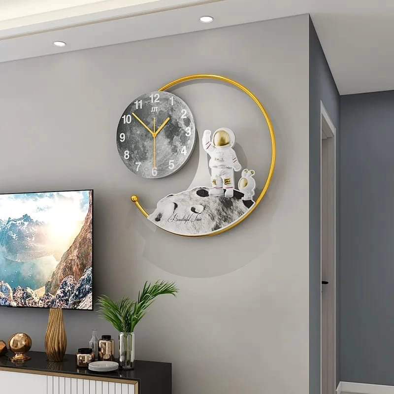 Astronaut  landing clock