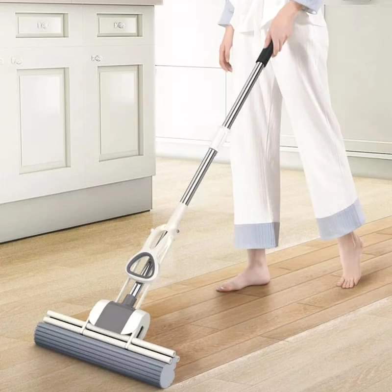 Roller squeeze mop