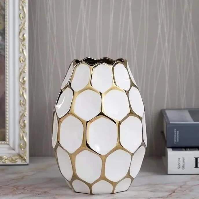 Ceramic flower vase