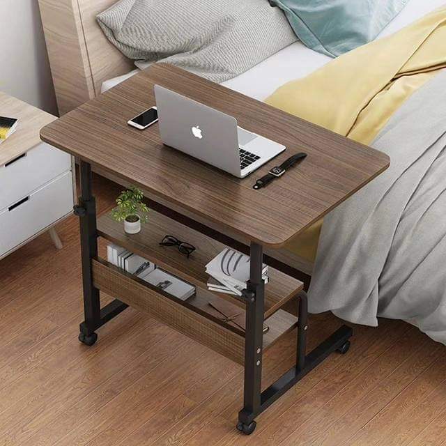 Adjustable laptop table