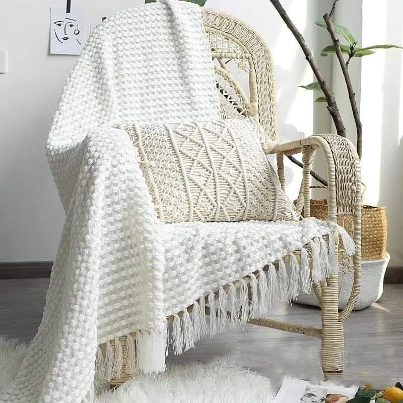 Knitted throw blanket