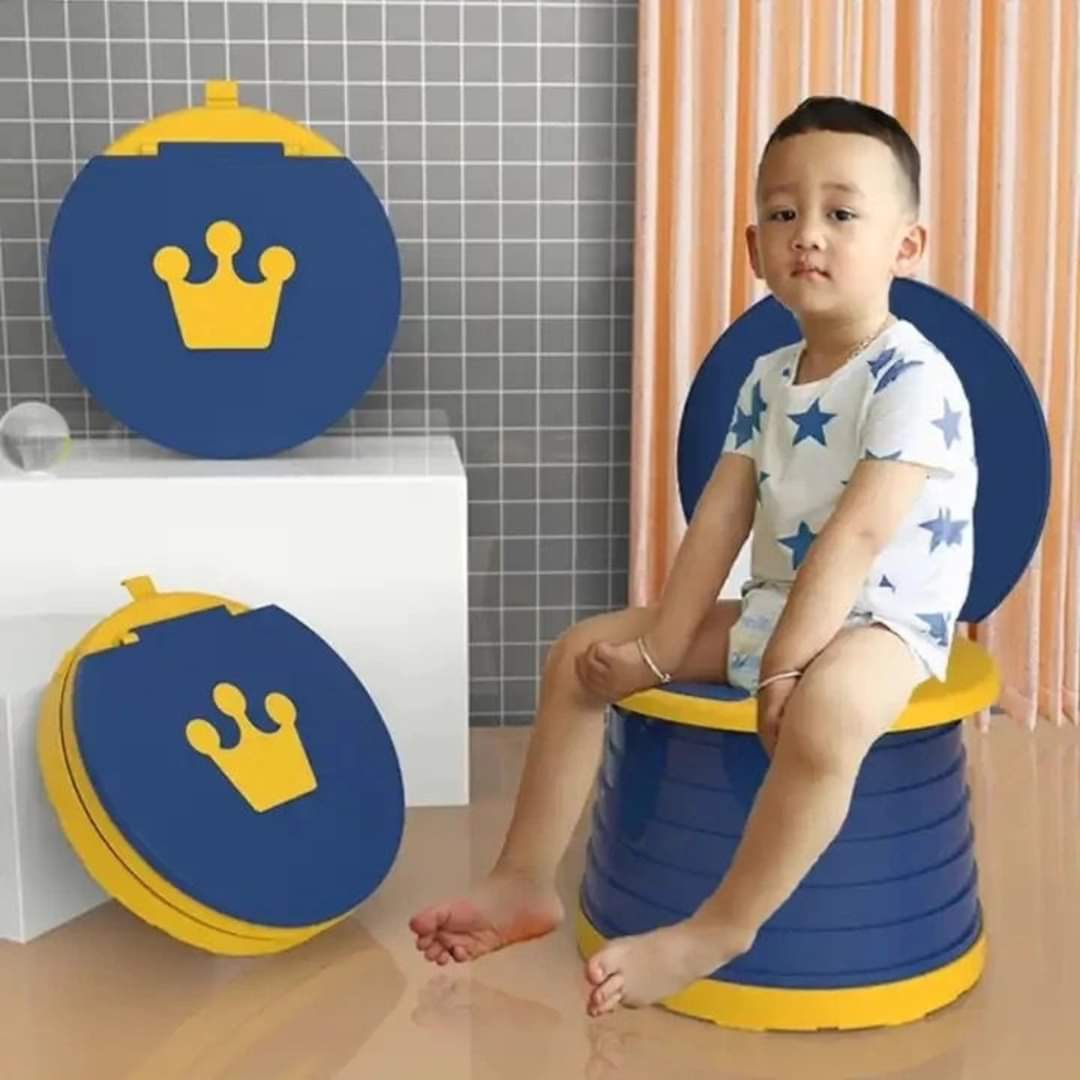 Baby Travel Collapsible Potty Toilet + Free Roll of disposable bags