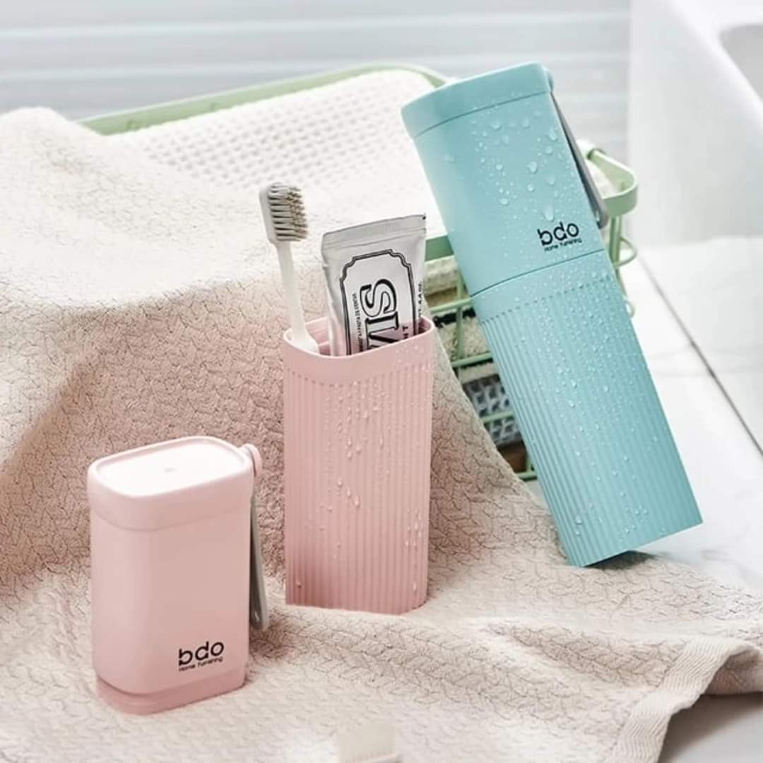 Portable travel toothbrush/toothpaste holder