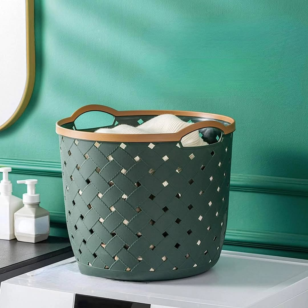 Storage basket with handle