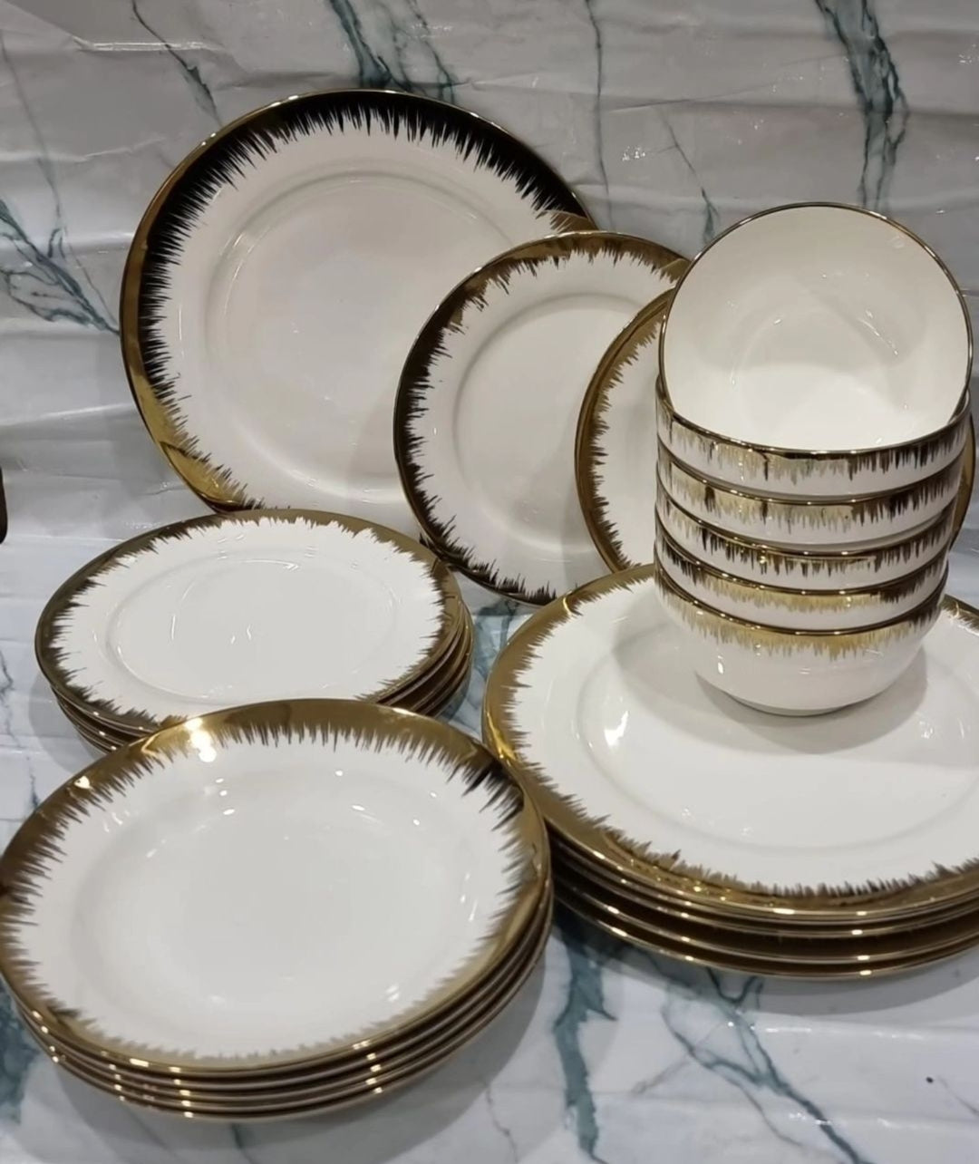 24pc Porcelain Dinner set