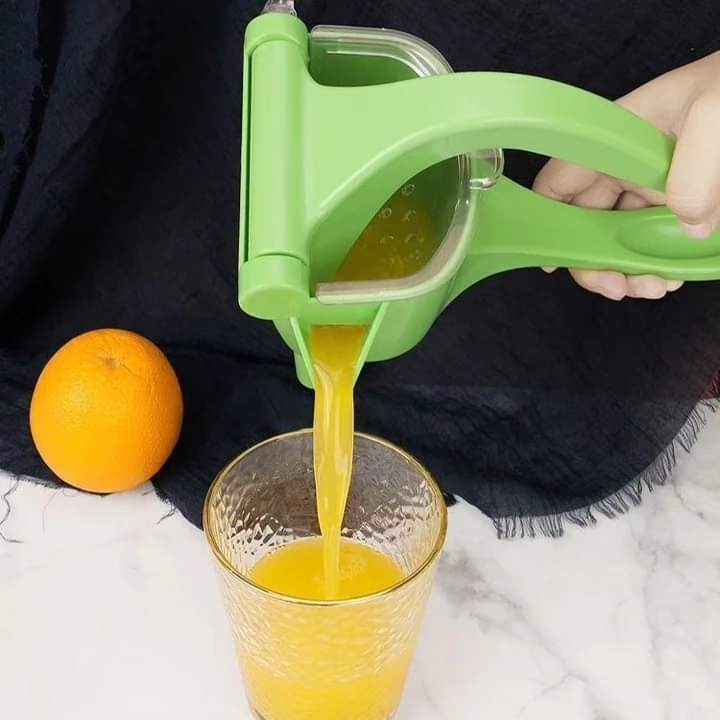 Manual juicer