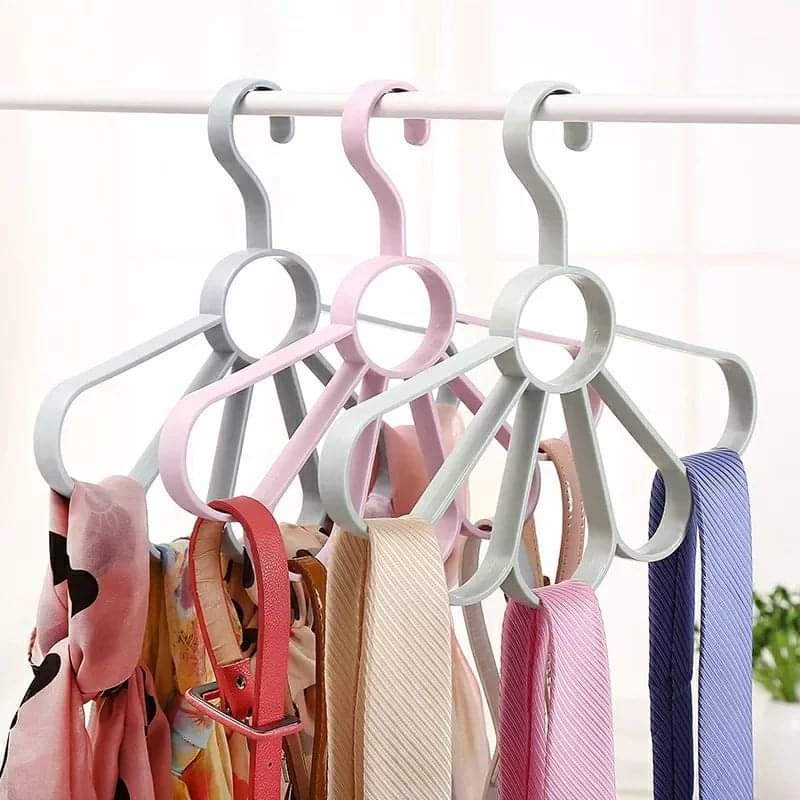 Petal shaped hanger