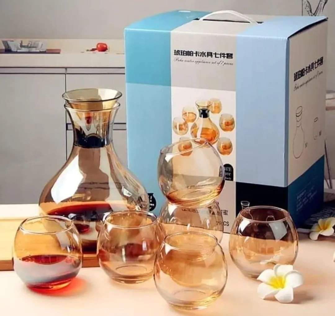 Round decanter  set