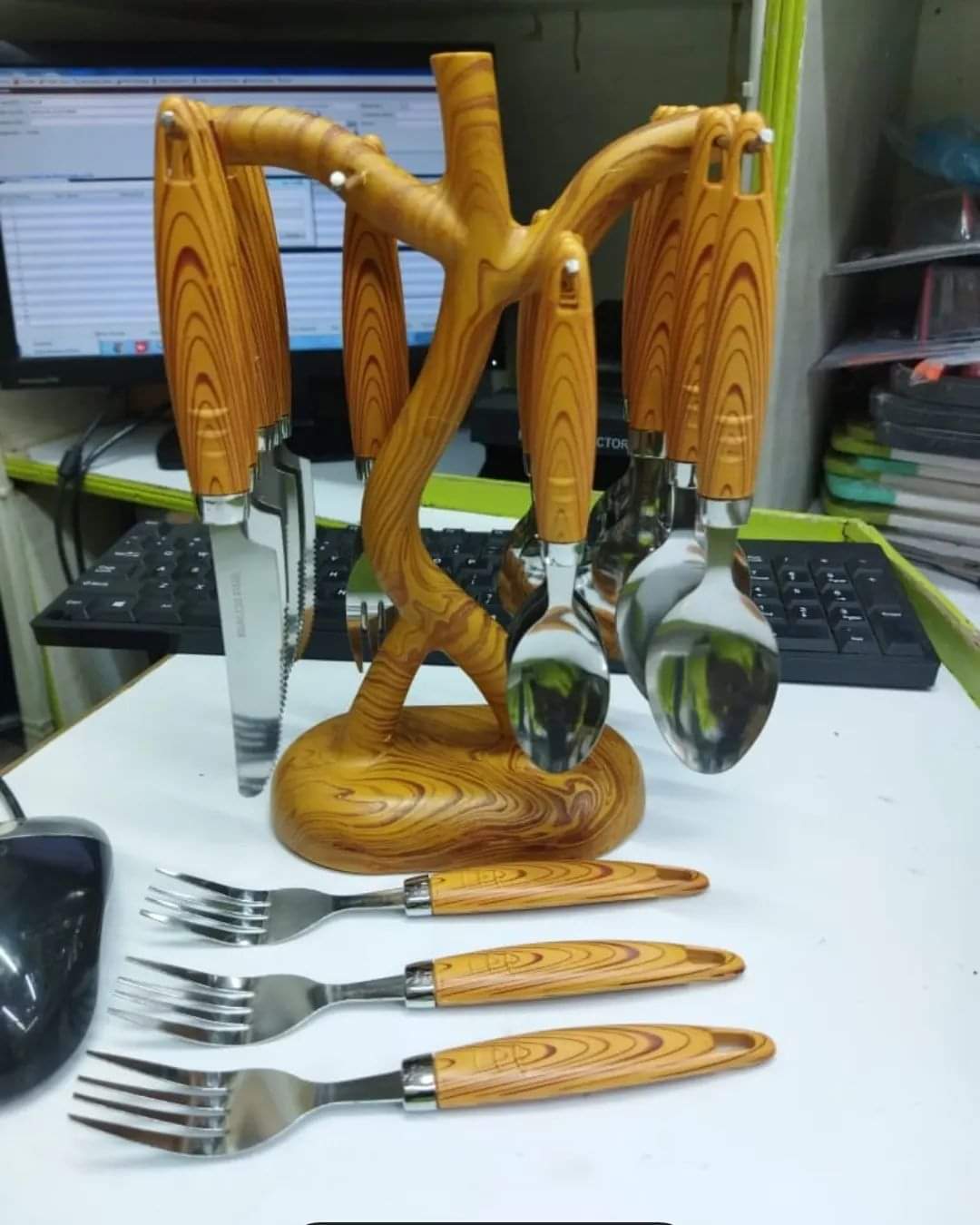 24pcs cutlery set with a wooden stand