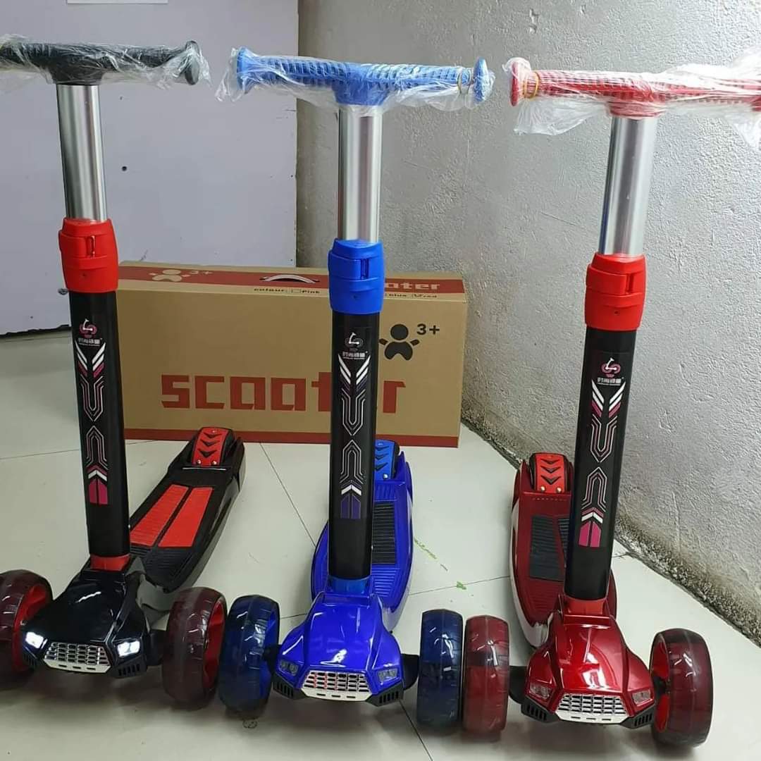 3 Wheel built- in LED Scooter