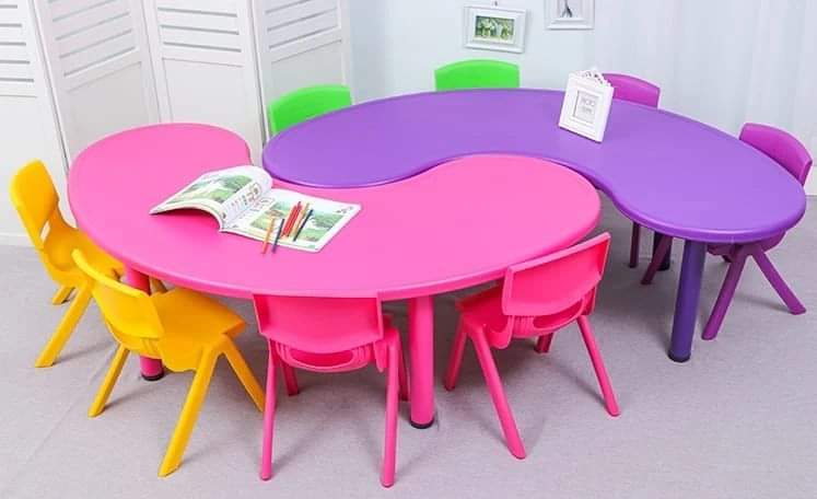 Bean-Shaped Kindergarten Tables